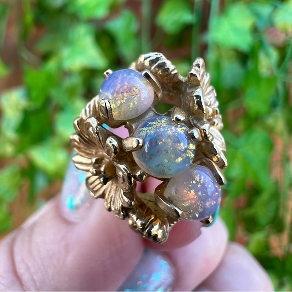 Avon Brand Gold Tone Ring with Opal like beads and flowers - Adjustable 5.5 - 6 - Picture 7 of 12